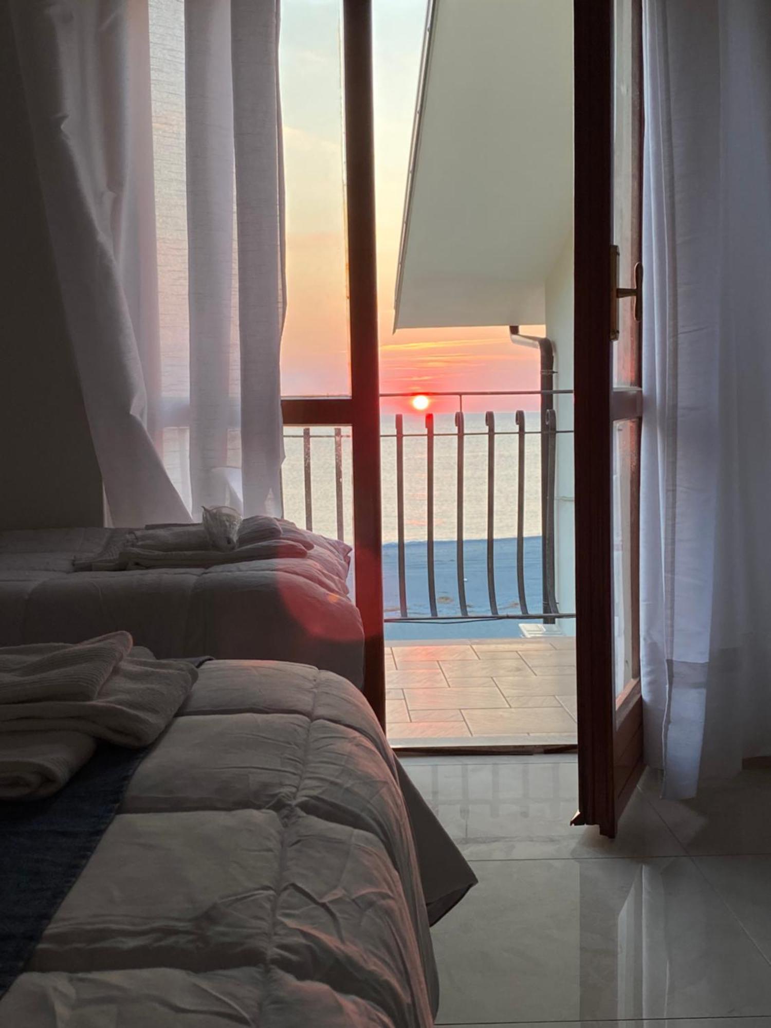 Vista Al Tramonto B&B ฟาแลร์นา ภายนอก รูปภาพ